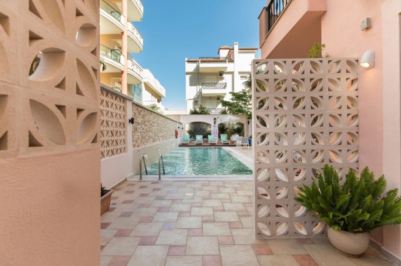 Ground Floor Poolside Apartment